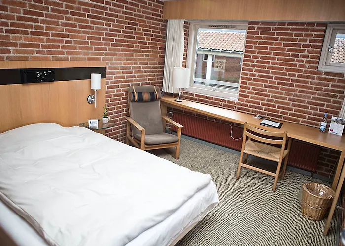 Strandhotel Klinten Отель 3*