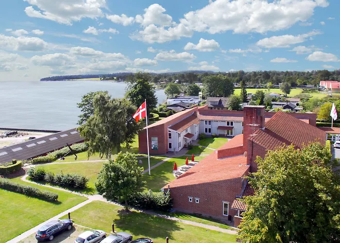 Отель Strandhotel Klinten 3*