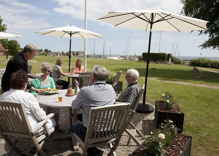 Ξενοδοχείο Strandhotel Klinten 3*